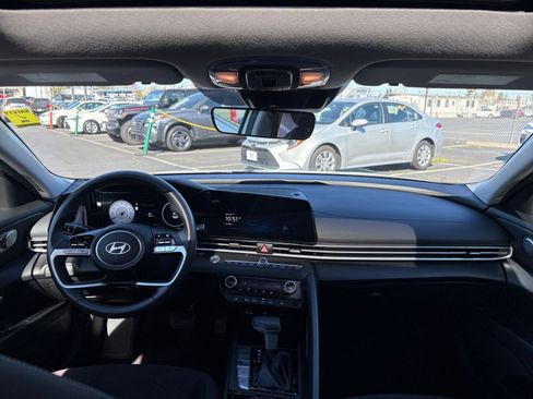 Used 2025 Hyundai Elantra SEL image 34
