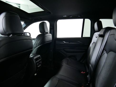 Used 2024 Jeep Grand Cherokee Altitude image 31