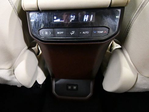 Used 2020 Toyota Highlander XLE image 17