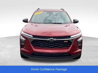 Used 2025 Chevrolet Trax RS w/ Sunroof Package FWD video 2