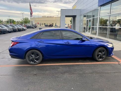 Used 2021 Hyundai Elantra SEL w/ Convenience Package FWD image 6