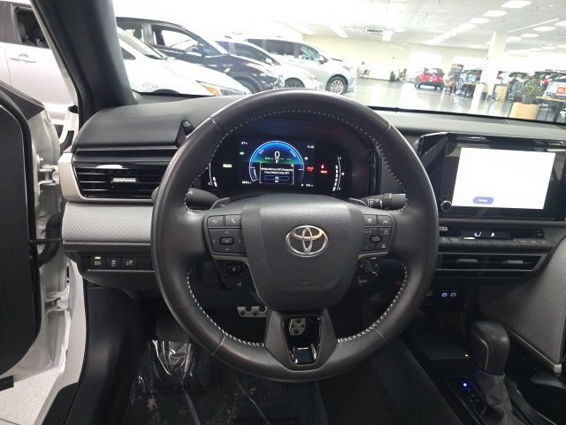Used 2025 Toyota Camry SE AWD/4WD image 16