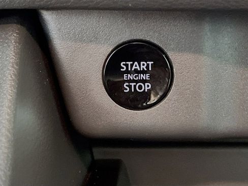 Used 2025 Nissan Rogue SV FWD image 19