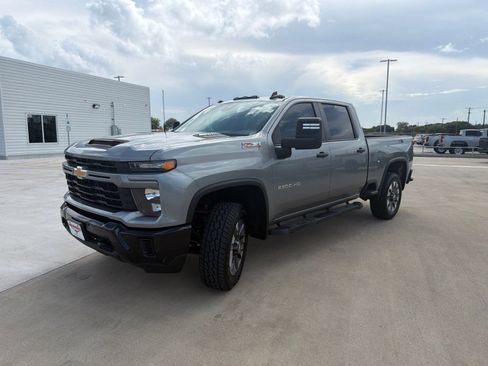 Used 2024 Chevrolet Silverado 2500 Custom w/ Custom Convenience Package AWD/4WD image 3