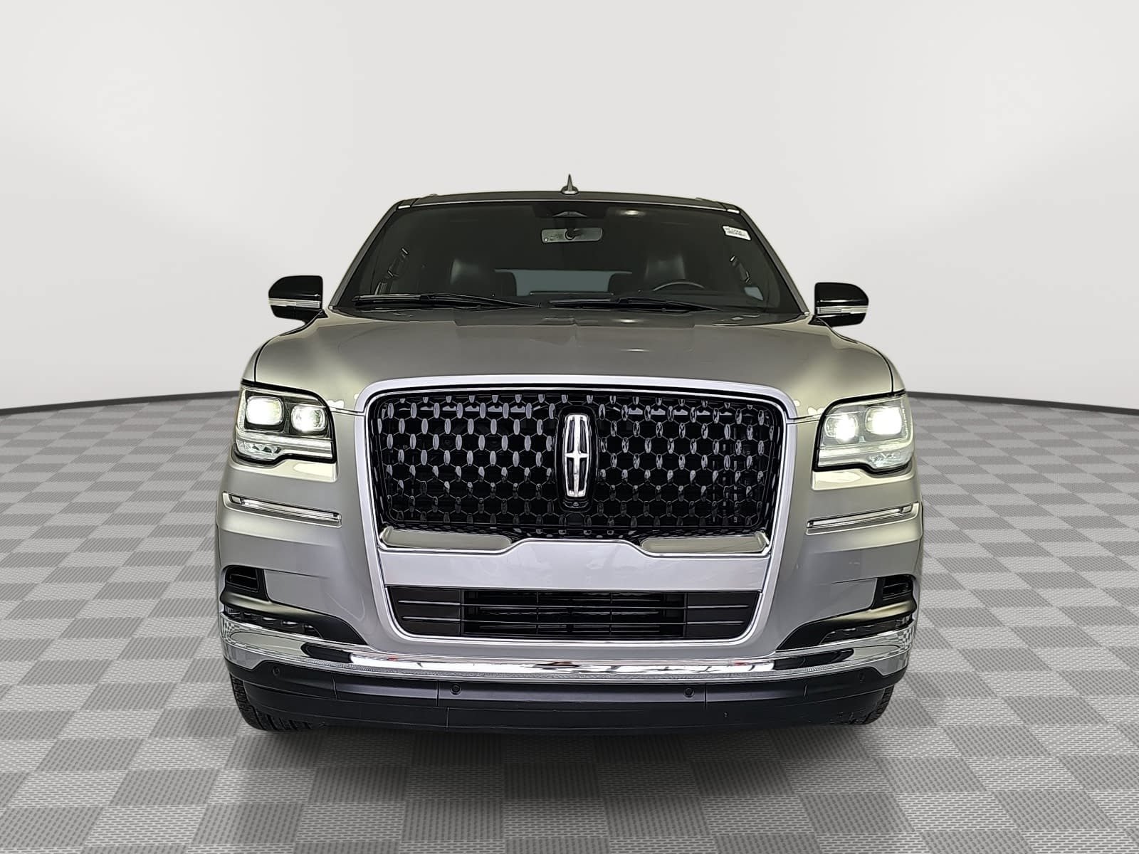 Used 2023 Lincoln Navigator Reserve AWD/4WD image 3