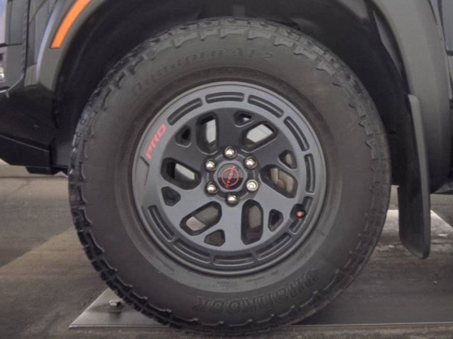 Certified 2025 Nissan Frontier PRO-4X w/ Pro Premium Package AWD/4WD image 8