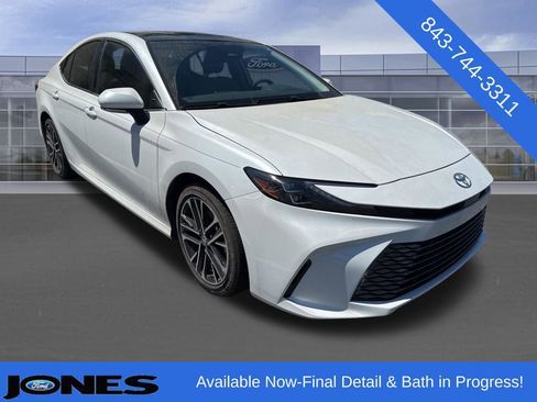 Used 2025 Toyota Camry XLE image 1