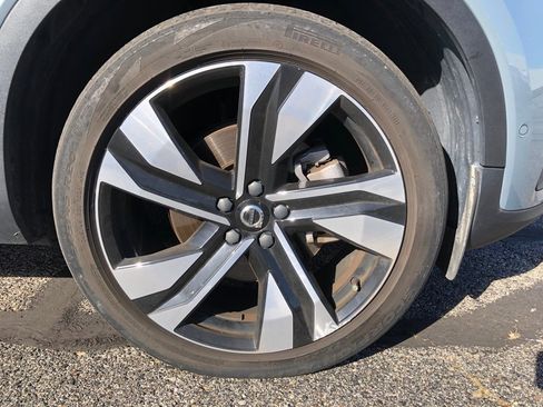 Used 2023 Volvo XC40 B5 Ultimate w/ Protection Package Premier image 9