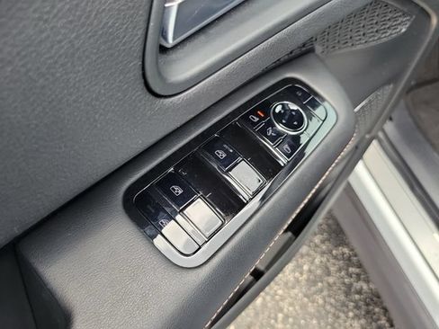 Used 2024 Nissan Ariya FWD image 20