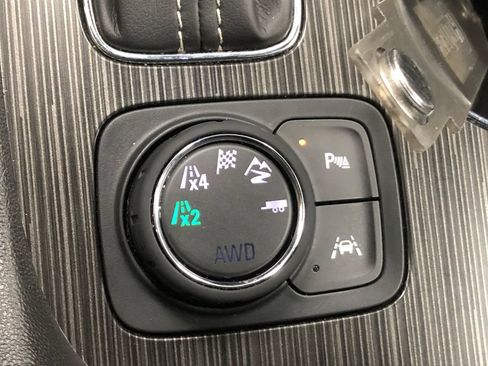 Used 2018 GMC Acadia SLT w/ LPO, Cargo Package AWD/4WD image 16