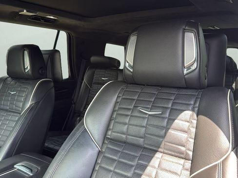Used 2022 Cadillac Escalade Sport Platinum w/ Heavy-Duty Trailer Package AWD/4WD image 9