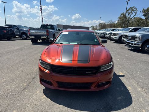 Used 2021 Dodge Charger SXT w/ Driver Convenience Group RWD image 2