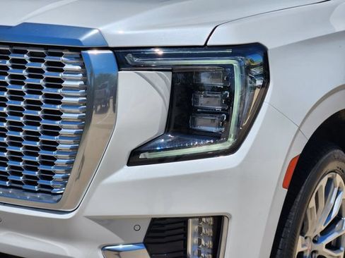 Used 2022 GMC Yukon XL Denali AWD/4WD image 9