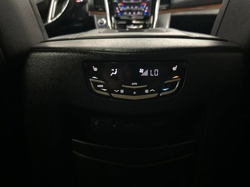 Used 2019 Cadillac Escalade ESV Premium Luxury AWD/4WD image 24