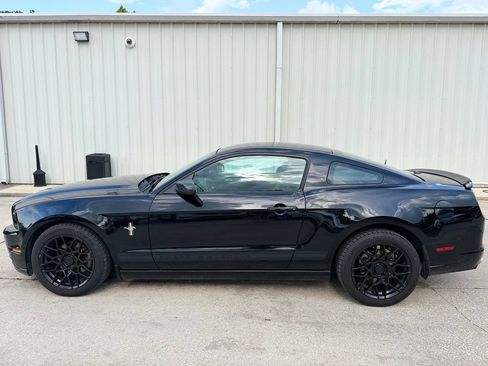 Used 2013 Ford Mustang Premium RWD image 2