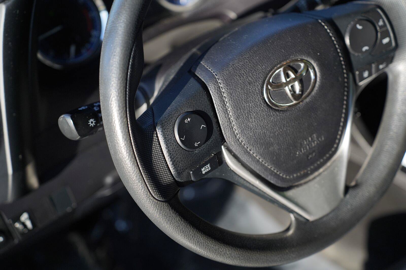 Used 2017 Toyota Corolla LE FWD image 14
