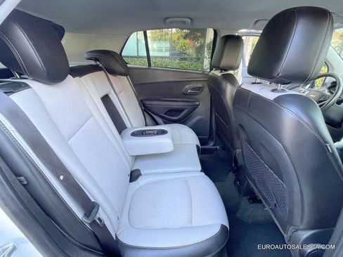 Used 2018 Chevrolet Trax LT w/ LT Convenience Package image 16