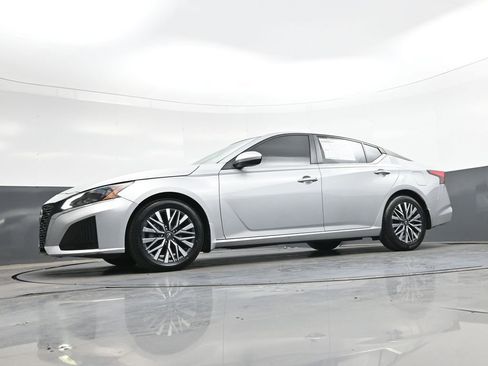 Used 2023 Nissan Altima 2.5 SV w/ SV Premium Package FWD image 49