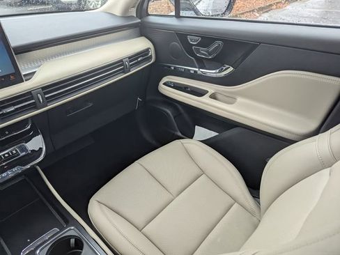 New 2026 Lincoln Corsair Premiere image 14