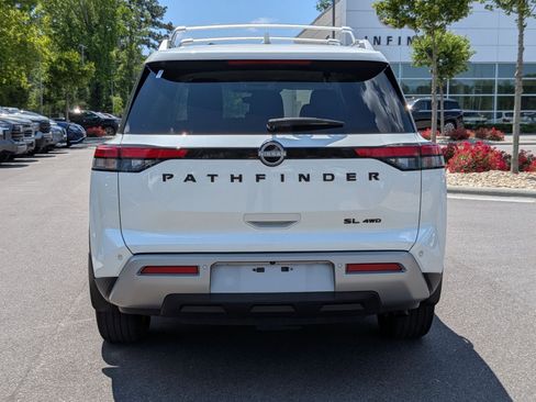 Used 2023 Nissan Pathfinder SL w/ Black Appearance Package AWD/4WD image 4