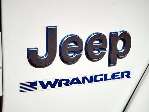Used 2023 Jeep Wrangler Unlimited Sahara w/ Cold Weather Group AWD/4WD image 11