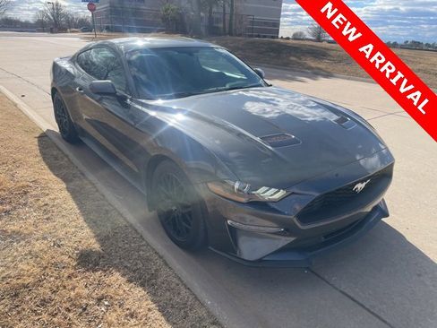 Used 2018 Ford Mustang Coupe w/ Equipment Group 101A image 1