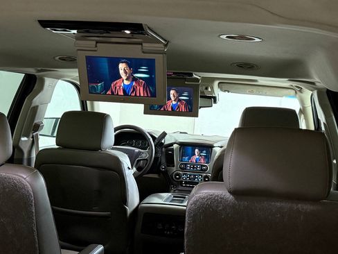 Used 2015 Chevrolet Suburban LTZ RWD image 38