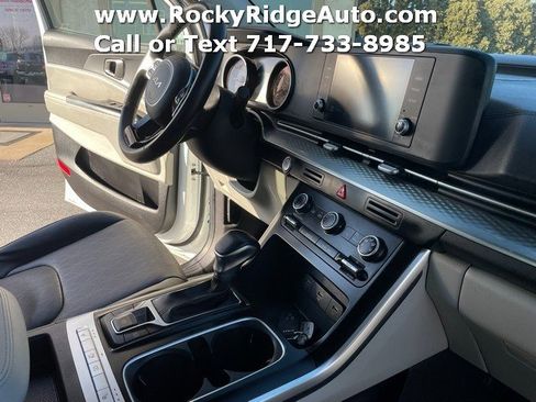 Used 2024 Kia Carnival LX image 22