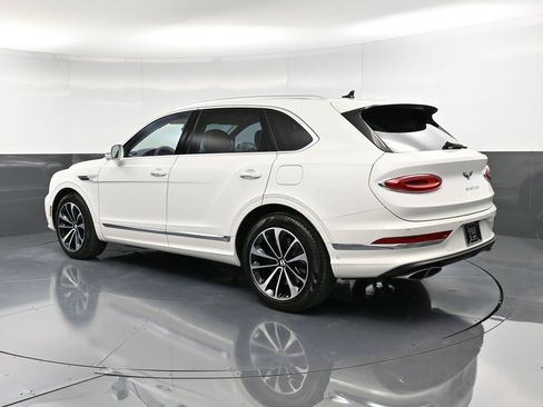 Certified 2024 Bentley Bentayga Plug-In Hybrid image 3
