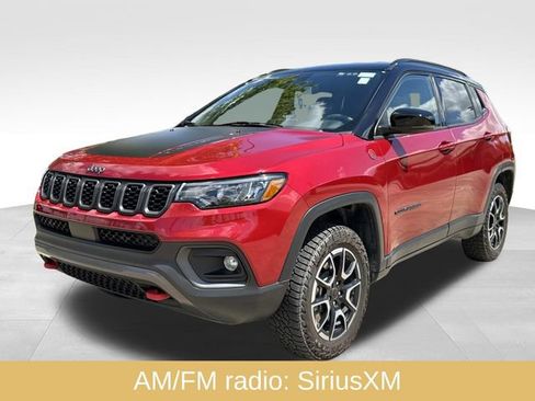 Used 2025 Jeep Compass Trailhawk AWD/4WD image 3