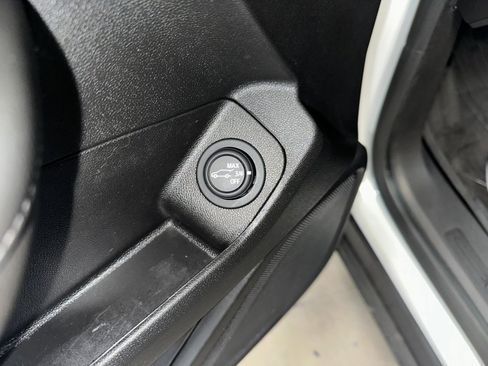 Certified 2023 GMC Terrain SLE w/ Driver Convenience Package image 6