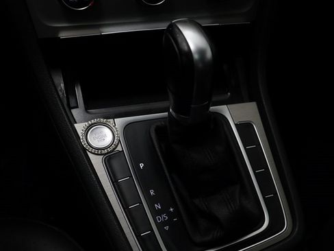 Used 2016 Volkswagen Golf SE image 11