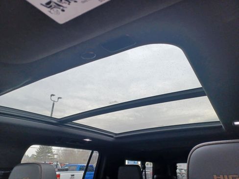 Used 2021 Chevrolet Suburban High Country image 20