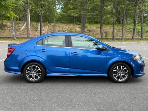 Used 2017 Chevrolet Sonic LT w/ Convenience Package FWD image 4