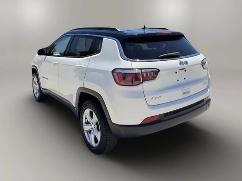 Used 2018 Jeep Compass Latitude w/ Cold Weather Group AWD/4WD image 5