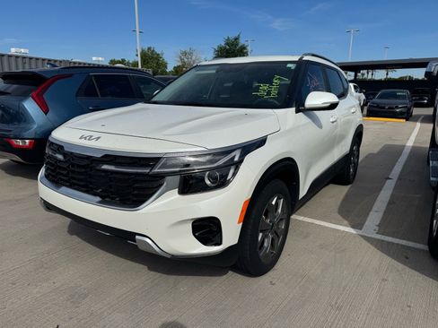 Certified 2024 Kia Seltos S FWD image 2