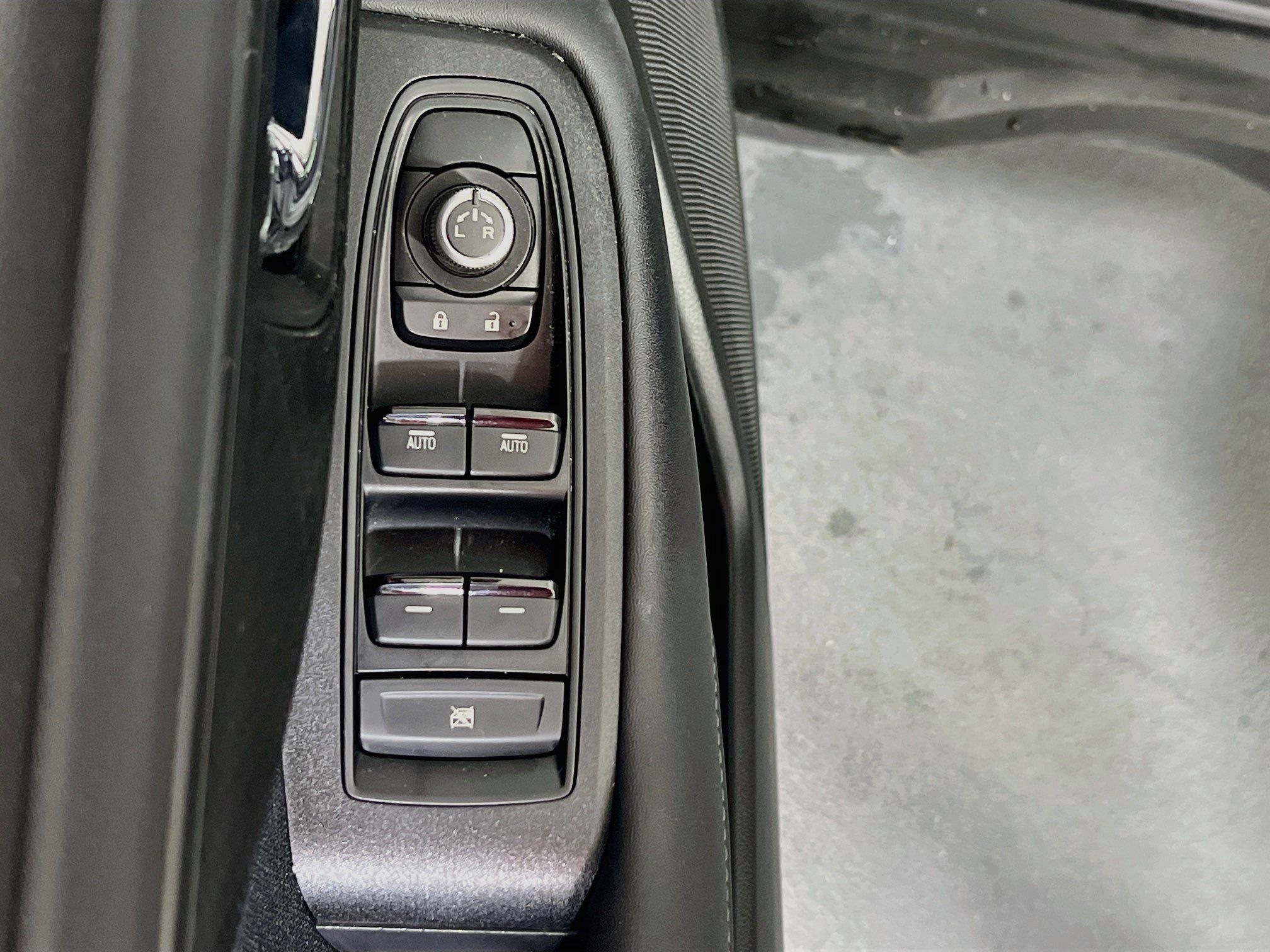Used 2023 Subaru Outback Premium AWD/4WD image 18