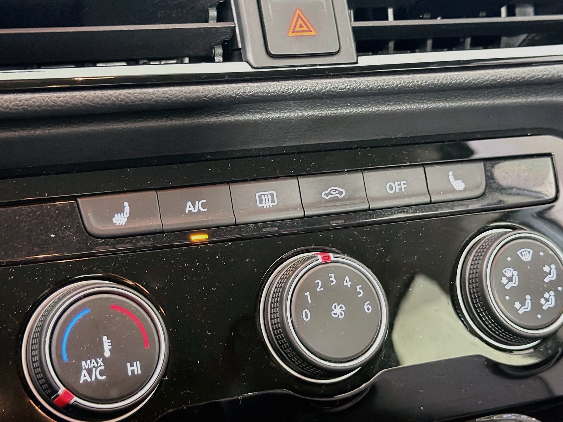 Certified 2023 Volkswagen Taos SE FWD image 20