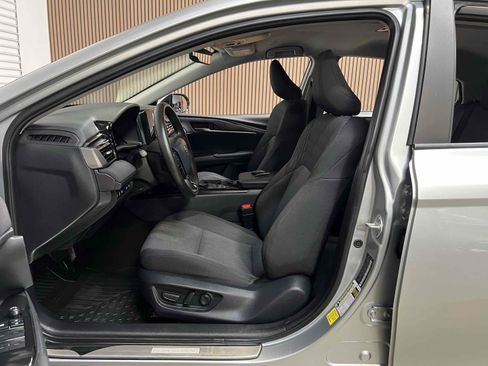Used 2025 Toyota Camry LE w/ Convenience Package FWD image 4