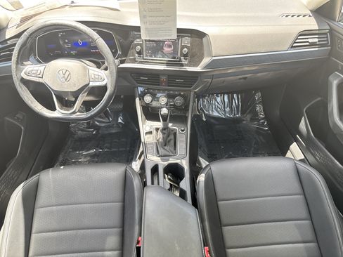 Certified 2023 Volkswagen Jetta SE w/ Panoramic Sunroof Package FWD image 12