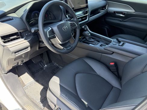 Certified 2026 Toyota Grand Highlander AWD Hybrid image 25