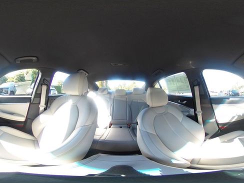 Used 2025 Genesis G70 2.5T image 42