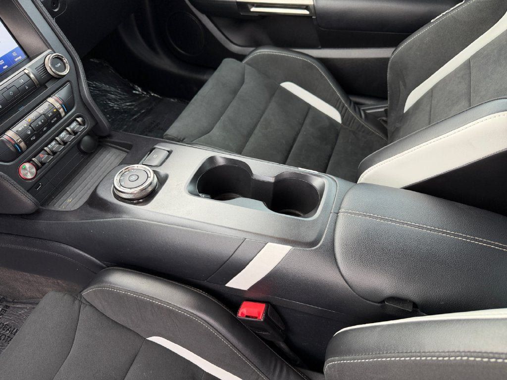 Used 2022 Ford Mustang Shelby GT500 w/ Carbon Fiber Track Pack RWD image 19