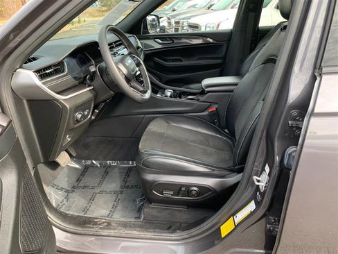 Used 2023 Jeep Grand Cherokee L Laredo image 37