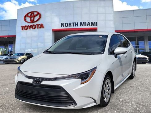 Used 2025 Toyota Corolla LE image 2