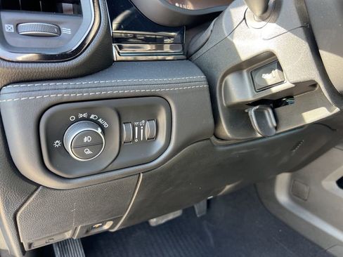 Used 2025 RAM 3500 Limited image 10