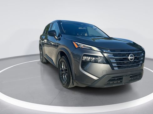 Used 2024 Nissan Rogue S FWD image 2