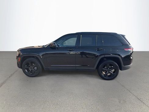 Used 2023 Jeep Grand Cherokee Altitude AWD/4WD image 7