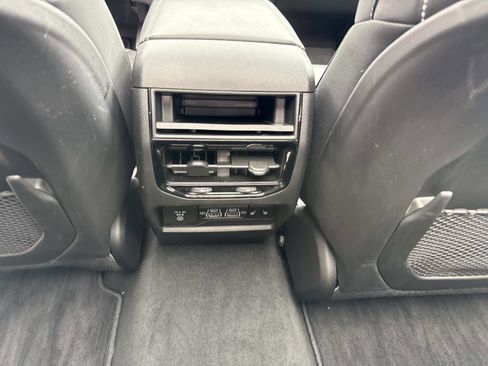 Used 2025 Jeep Grand Cherokee Limited w/ Black Appearance Package image 18