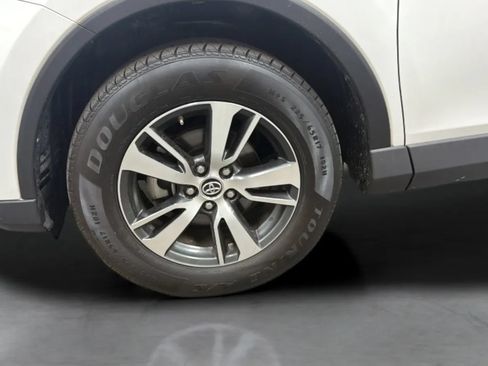 Used 2018 Toyota RAV4 XLE w/ All Weather Liner Package FWD image 28